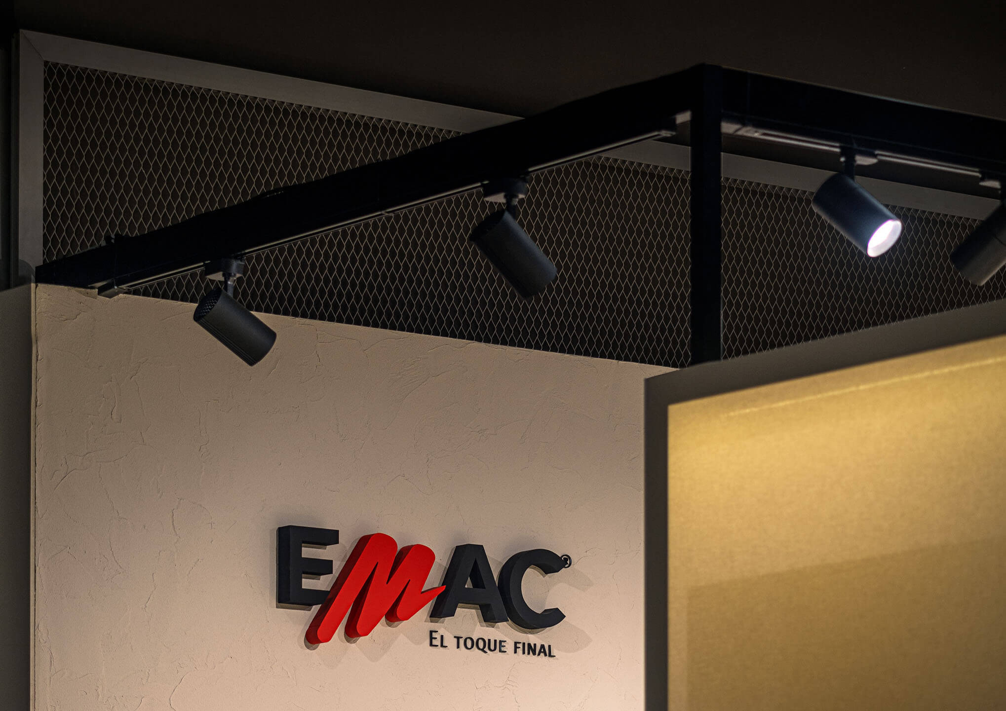 Proyecto de diseño del stand para EMAC Complementos en la feria Cevisama 2024 de Valencia.