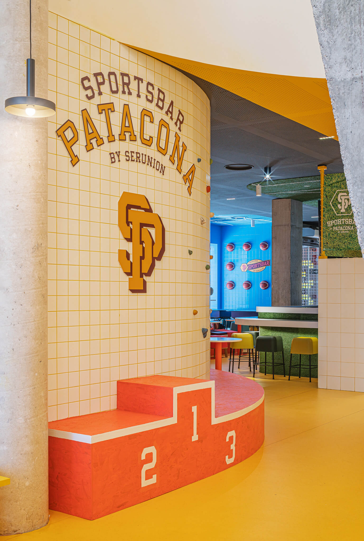 Proyecto de interiorismo Sportsbar Resa Patacona de Valencia.