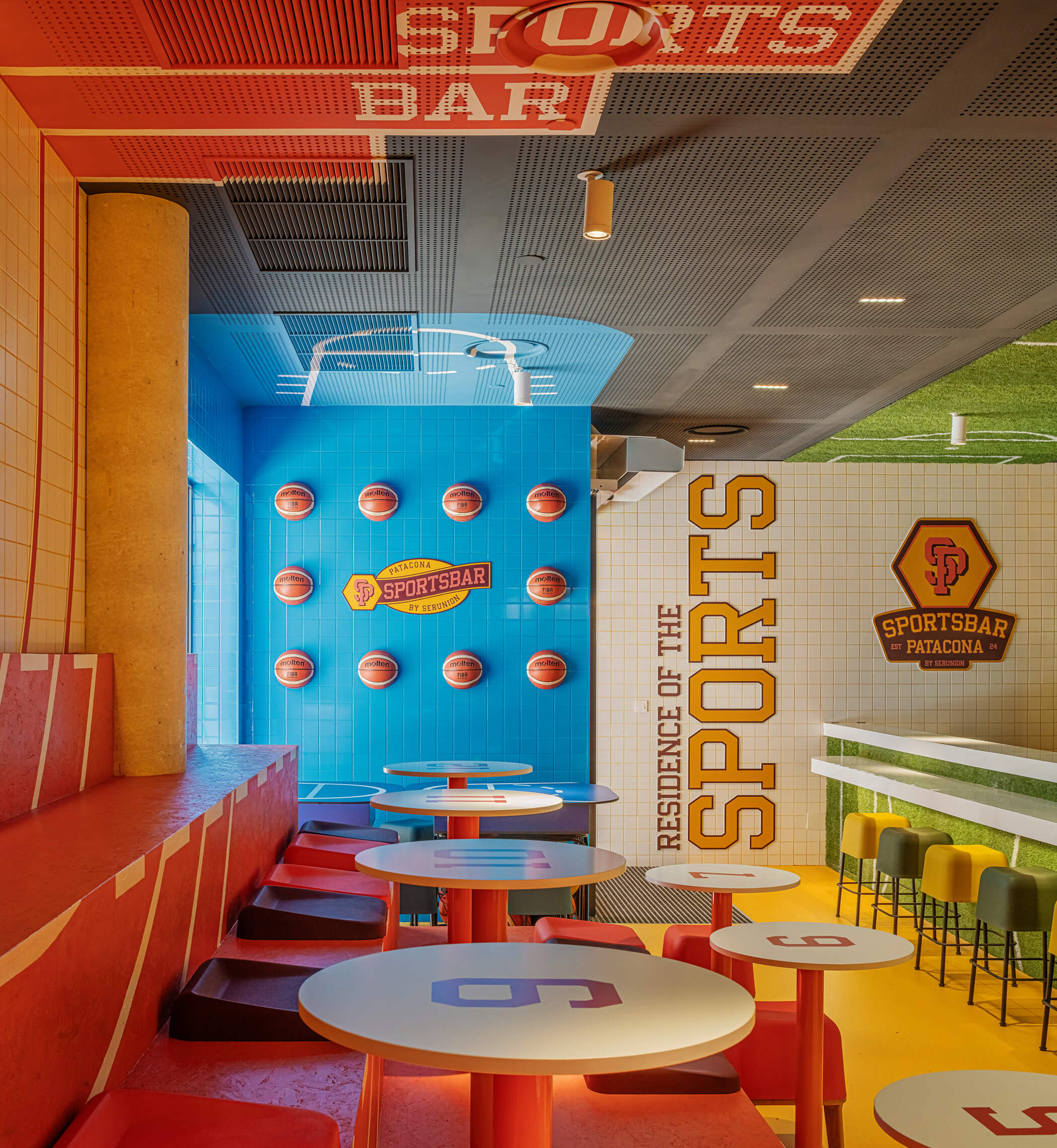 Proyecto de interiorismo Sportsbar Resa Patacona de Valencia.